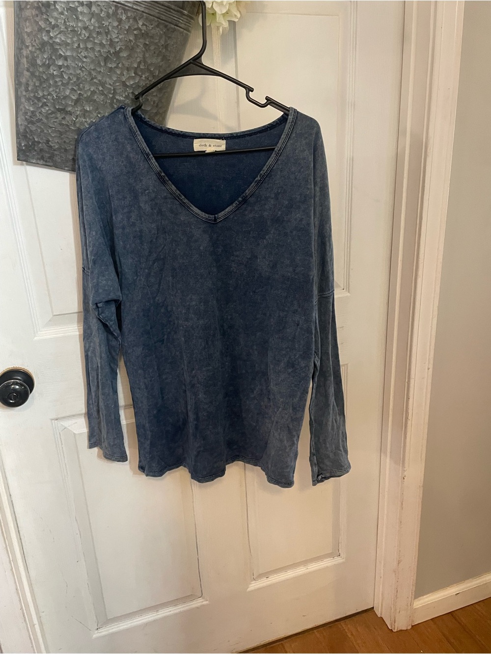 cloth & stone Blue Washed V-Neck Top Medium